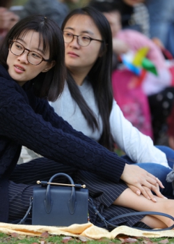 纯纯的女孩长裤下穿着长丝，想必还是有颗火辣的心（47P）