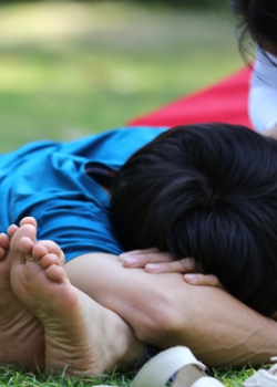 躲在树林僻静处和老男人腻歪的纯情小妹，也无法逃脱镜头的捕捉（36P）