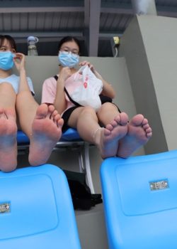【Youth Feet学生模拍】蓉蓉和她刚参加完高考的表妹小欣 第一套（104p）