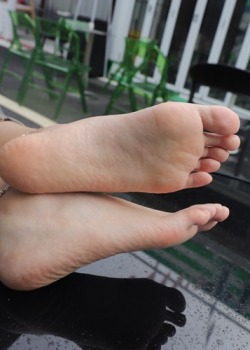 【Youth Feet学生模拍】婷婷的超白嫩美脚2 第二套（83p）