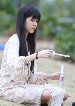 【abc高品质 】超清纯的年轻长发女生脱鞋露修长玉趾美脚,兴奋得我直接鲁出!34P