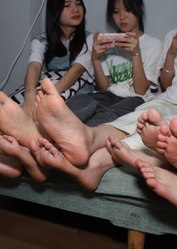 【Youth Feet学生模拍】海源，玲玲，小颐，小欣，小娴十只美脚满屏尽是脚香味 第一套 63P