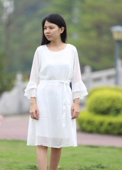 【abc高品质 】好清纯漂亮的白衣天使女生啊，蹲姿露充满脚气的性感柔软脚底 34P