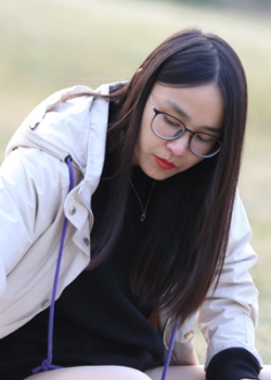 【abc高品质 】超级漂亮眼镜女神脱掉板鞋竟用丝足踩别人下面,爽到我头皮都麻了!50P