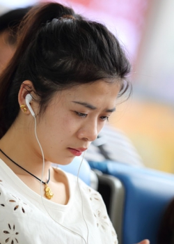 【abc高品质 】美女极品美脚,她在玩弄自己的鞋子,丰富多角度特写镜头 132P