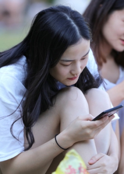 纯白款长发女神现身，细长无比的脚掌全程特写伺候（58P）