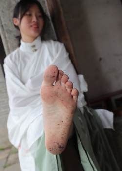 【Youth Feet学生模拍】珊珊穿上汉服在古镇赤脚玩耍 第二辑（67p）