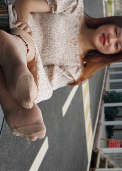 【Youth Feet学生模拍】小金妹妹穿上薄丝秀脚（43p）