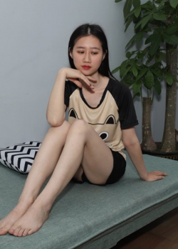 【Youth Feet学生模拍】极品美女小芳展示睡衣美脚  第一套 62P