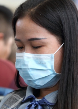 【abc高品质 】这年轻戴口罩美女脱掉鞋露出的丝足柔软修长纤瘦,原味脏兮兮 48P