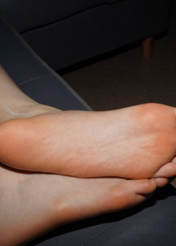 【Youth Feet学生模拍】小华再次大方展示美脚（110p）