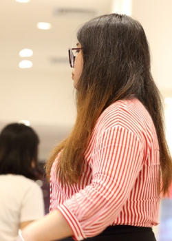 【abc高品质 】青春女大学生脱掉黑色运动鞋袜露出白嫩原味玉足,相当粉嫩保养好 40P