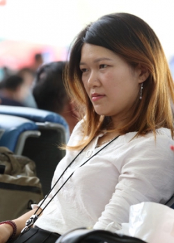 【abc高品质 】好年轻漂亮的美女啊,脱掉白色板鞋露出完美脚型肉丝放箱大秀 36P