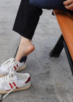 【Youth Feet学生模拍】春暖花开，与小芳到户外拍摄美脚 第一套 59P